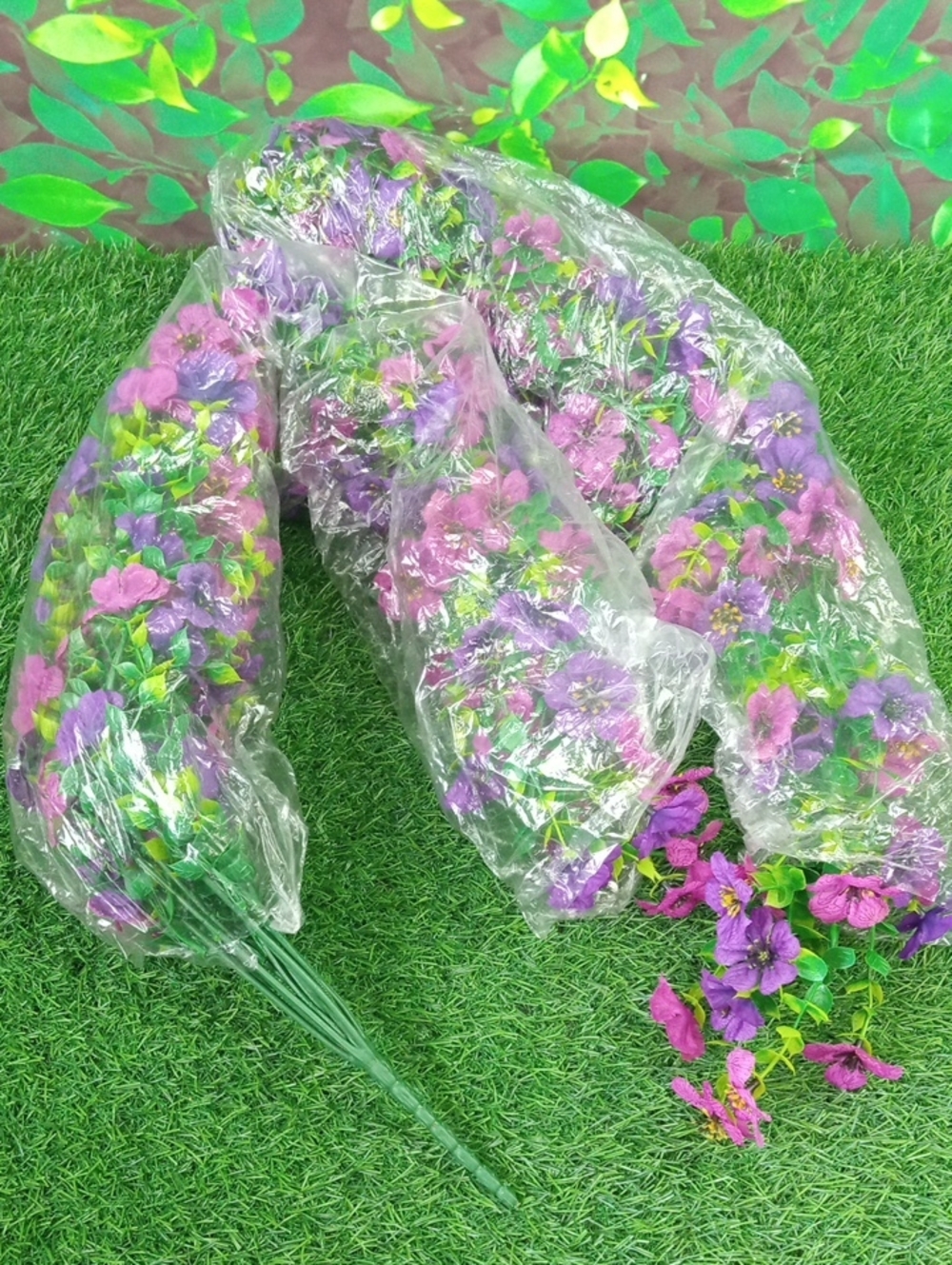 💩 Purple Artificial Flower Garland